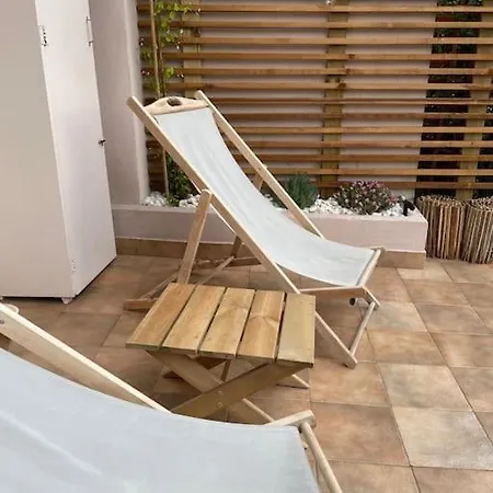 Studio Terrasse Jardin Sanary A 100 M De La Plage
